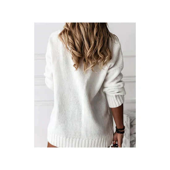 Chic women's elegant comfort sweater, ideal for winter fashion and cozy fall outfits. Soft knitwear.