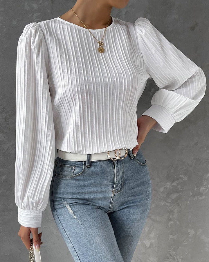 Casual yet elegant women's top with lantern sleeves, a round neck, ideal for chic fashion.