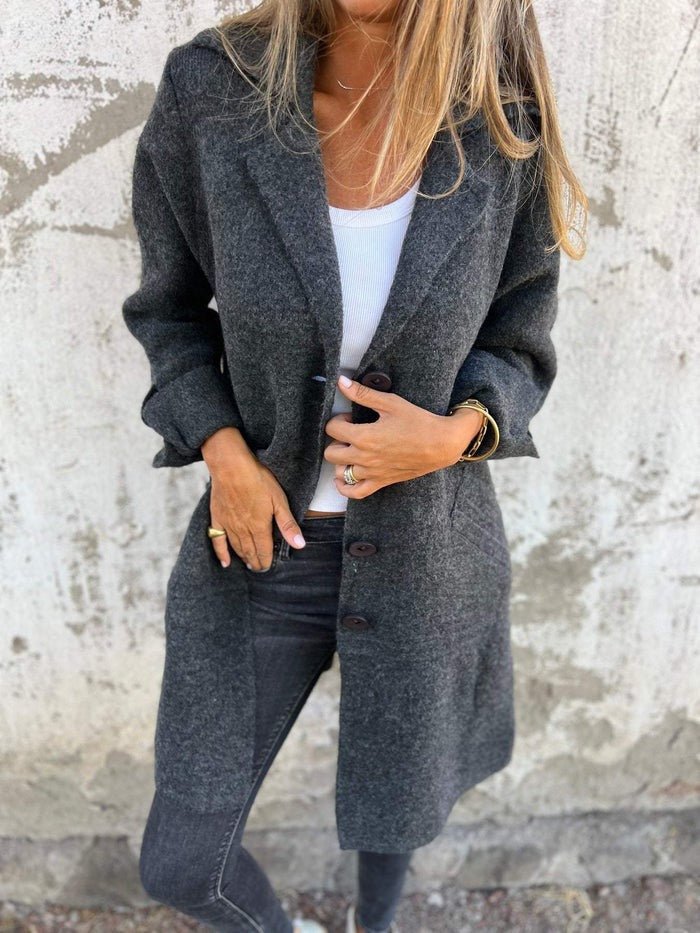 Women's classic lapel coat with elegant button-front closure. Ideal for sophisticated winter fashion.
