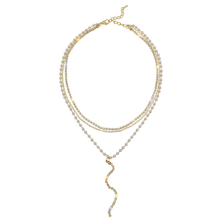 Adjustable layered crystal and pearl necklace for women. A stunning multi-strand statement piece, ideal as a gift.