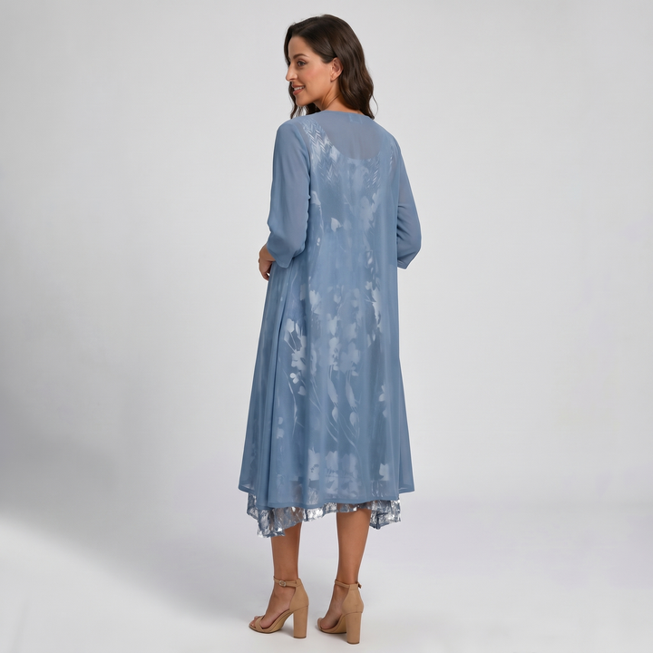 Stylish women's midi dress featuring a delicate floral print, designed with a relaxed fit and open front.