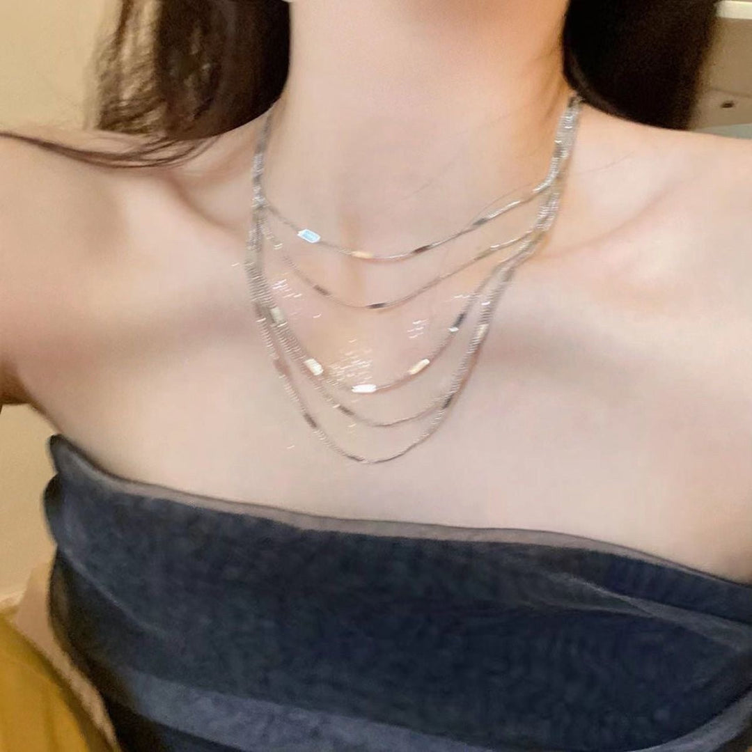 Stylish layered silver chain necklace, an elegant fashion accessory suitable for both casual and formal outfits.