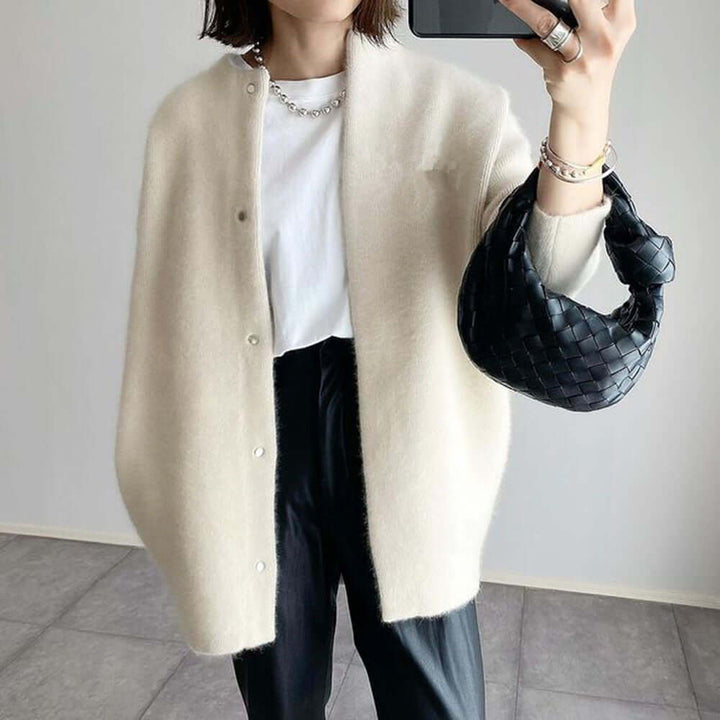 Cozy & stylish women's long sleeve cardigan, ideal for comfortable layering and effortless fashion.