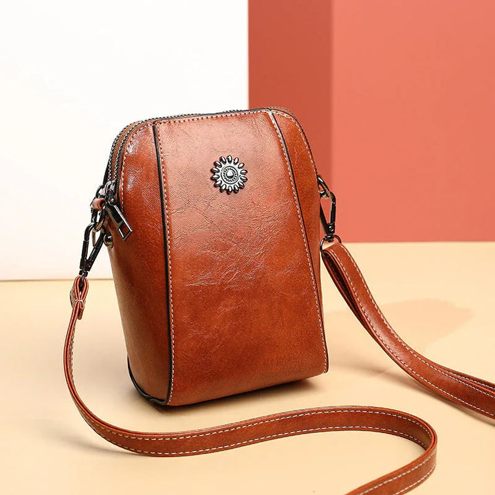 Stylish women's leather shoulder handbag, an elegant everyday purse for daily use.