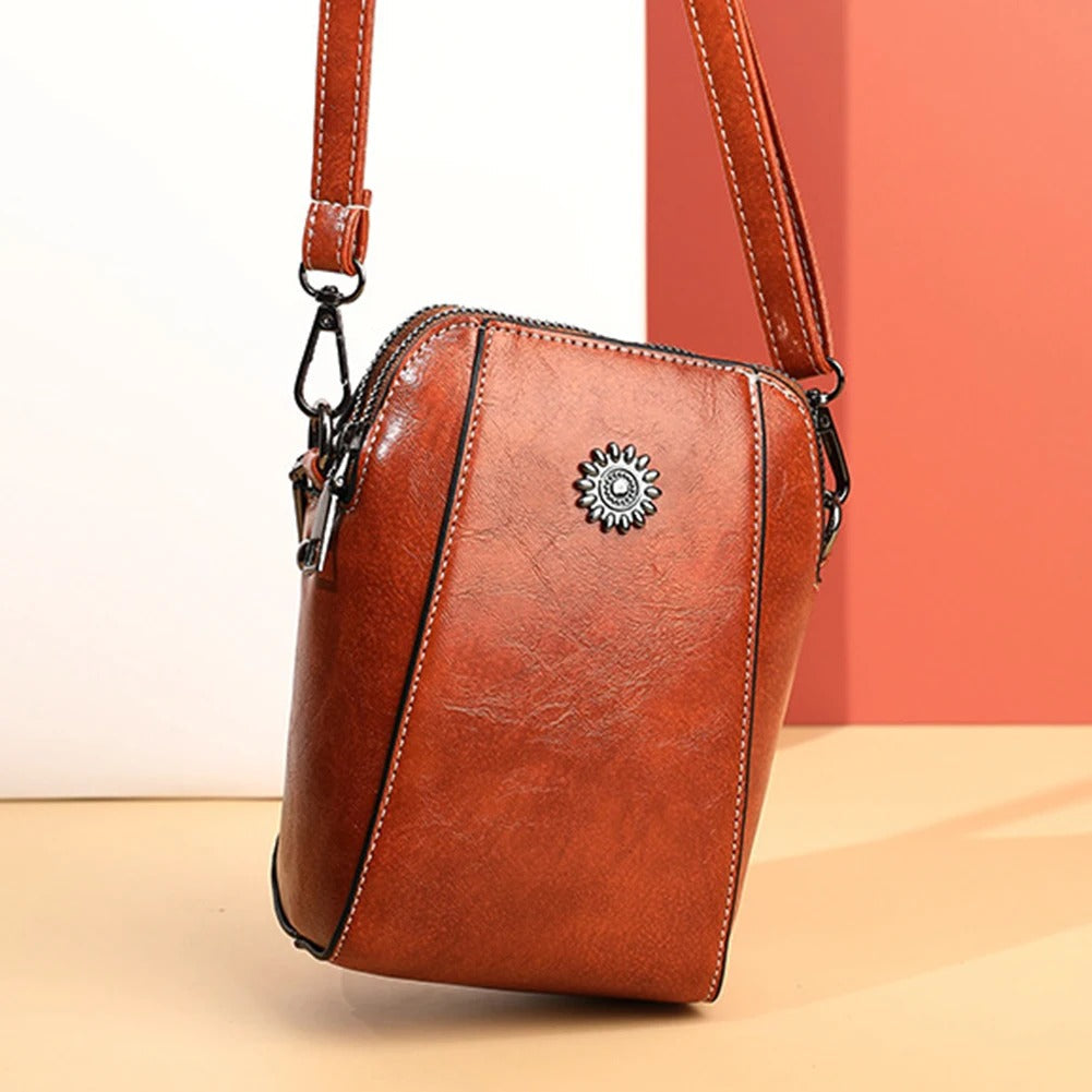 Premium leather women's shoulder bag, an elegant everyday purse and fashion accessory for daily use.
