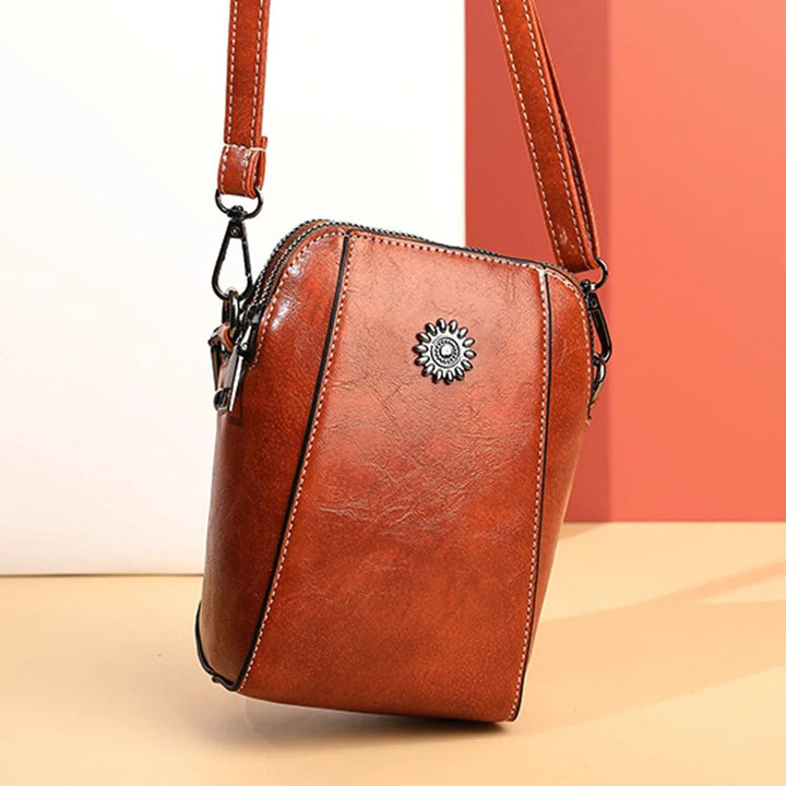 Premium leather women's shoulder bag, an elegant everyday purse and fashion accessory for daily use.