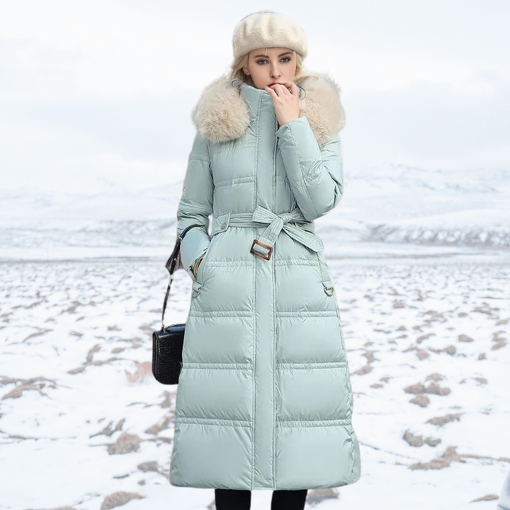 Stylish women's long puffer coat, equipped with a luxurious faux fur hooded collar for winter protection.