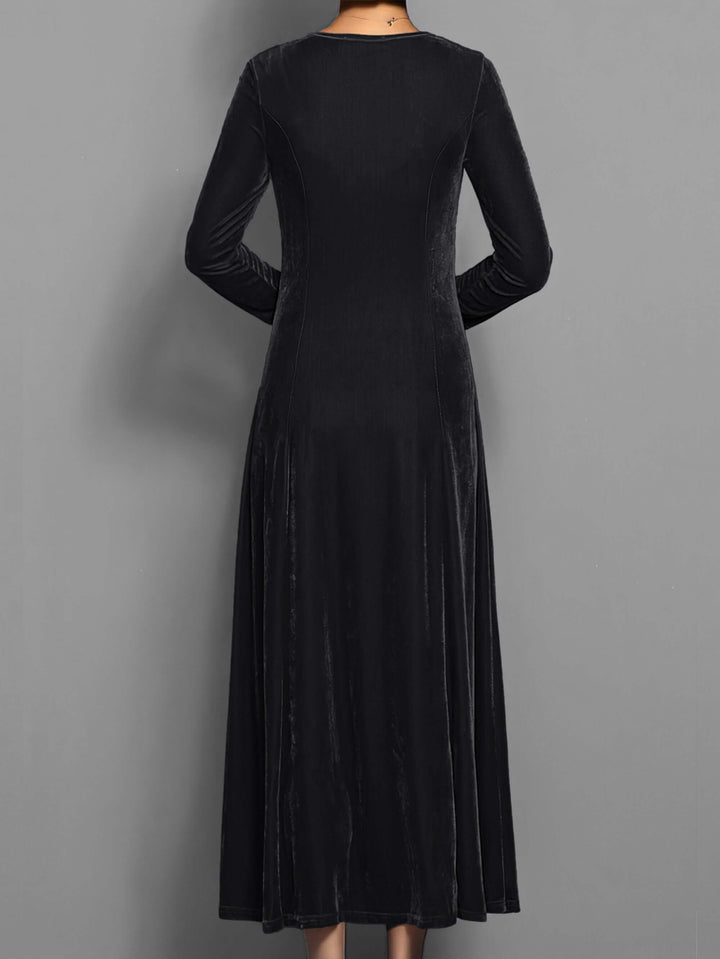 Fashionable women's long sleeve midi dress with crew neck, elegant for autumn evening parties.