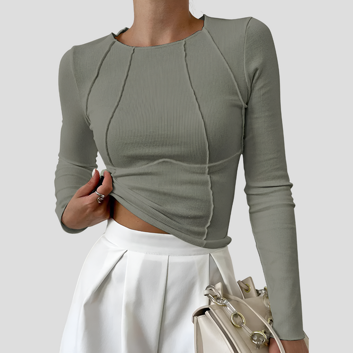 Elegant women's long-sleeved basic top, versatile for everyday wear. A chic and comfortable classic.