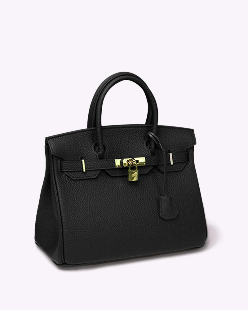 Versatile women's luxury tote, an elegant fashion accessory. Perfect handbag for both work and travel.