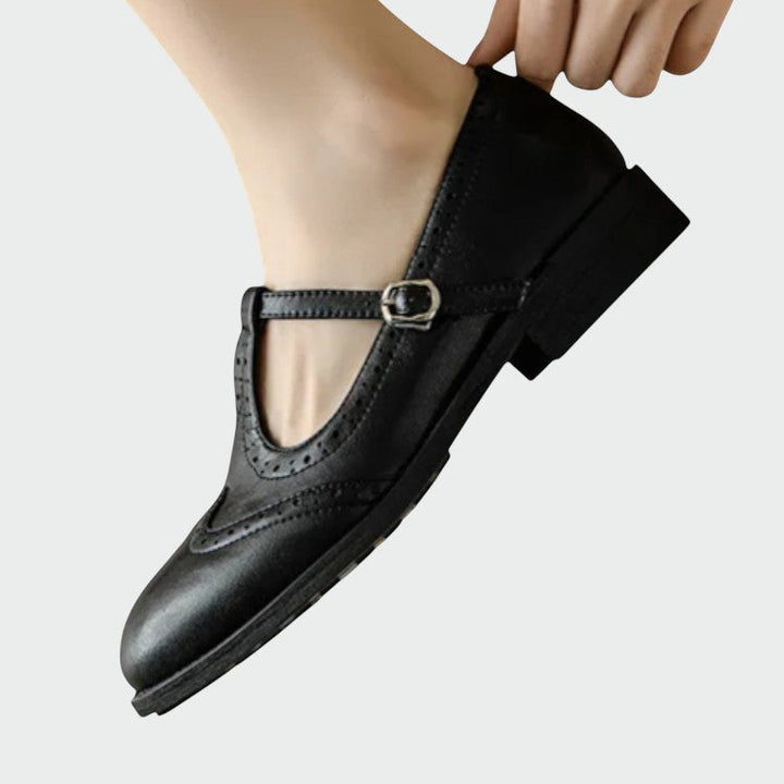 Classic women's T-Bar Mary Jane shoes, elegant and comfortable, ideal for timeless fashion footwear.