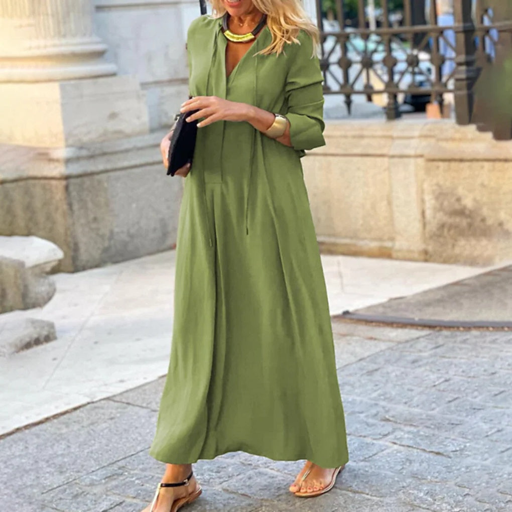 Flowy casual maxi dress for women, ideal for summer. Comfortable long dress with a minimalist, effortless style.