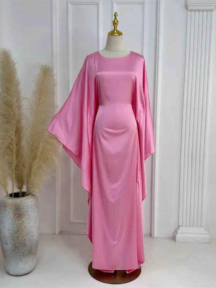 Chic women's formal dress, a sleeveless maxi perfect for parties, with an elegant high slit.
