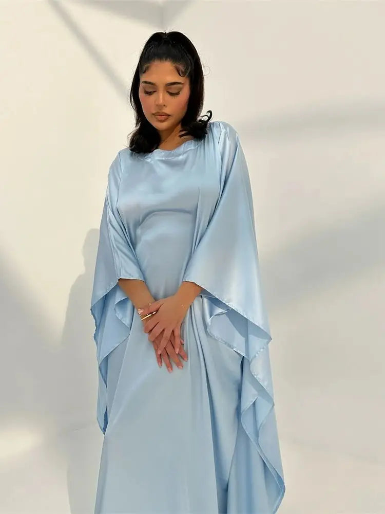 New elegant women's maxi dress, perfect for evenings, with a flattering fit and high slit detail.