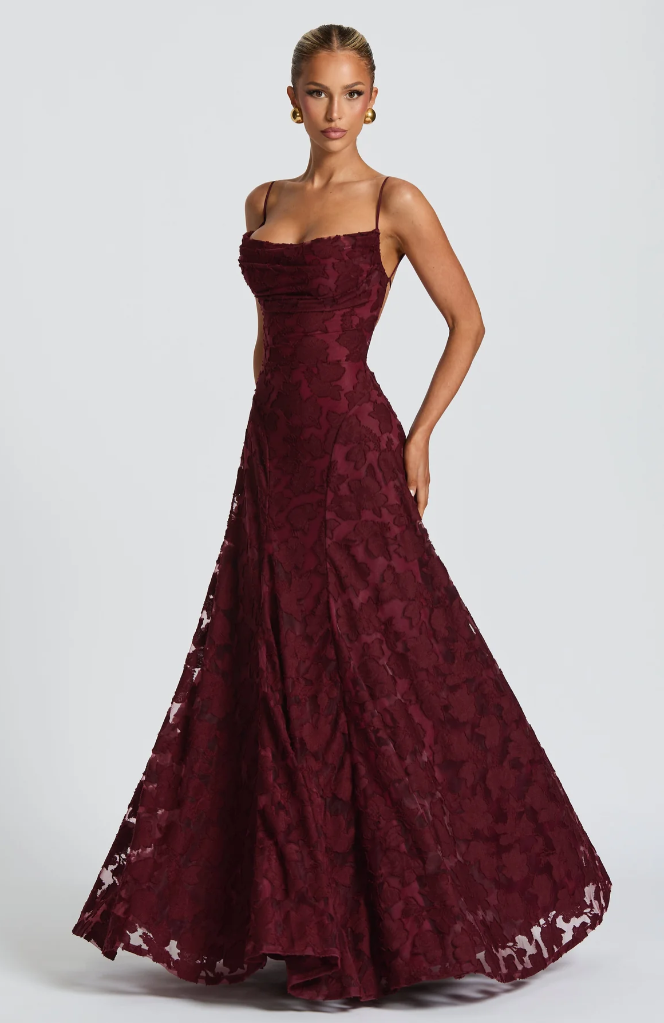 Elegant women's maxi evening dress, perfect for formal parties and special occasions.