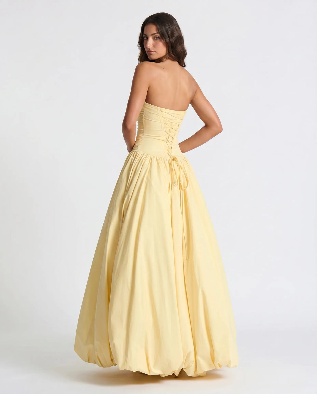 Luxurious women's party dress, a stunning maxi gown for sophisticated evening events. Feminine & elegant.