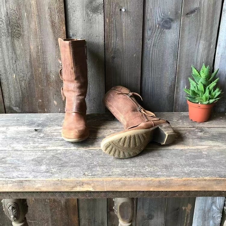 Fashionable women's mid-calf boots, perfect for casual or elegant looks. Side zip closure for easy wear.