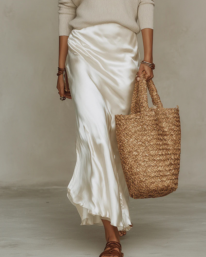 Modern women's two-piece midi dress and elegant sweater set. Ideal for a sophisticated, comfortable outfit.
