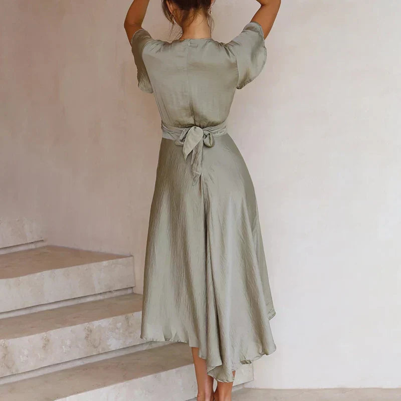 Timeless women's midi dress. Elegant and sophisticated design, ideal for various occasions and styles.