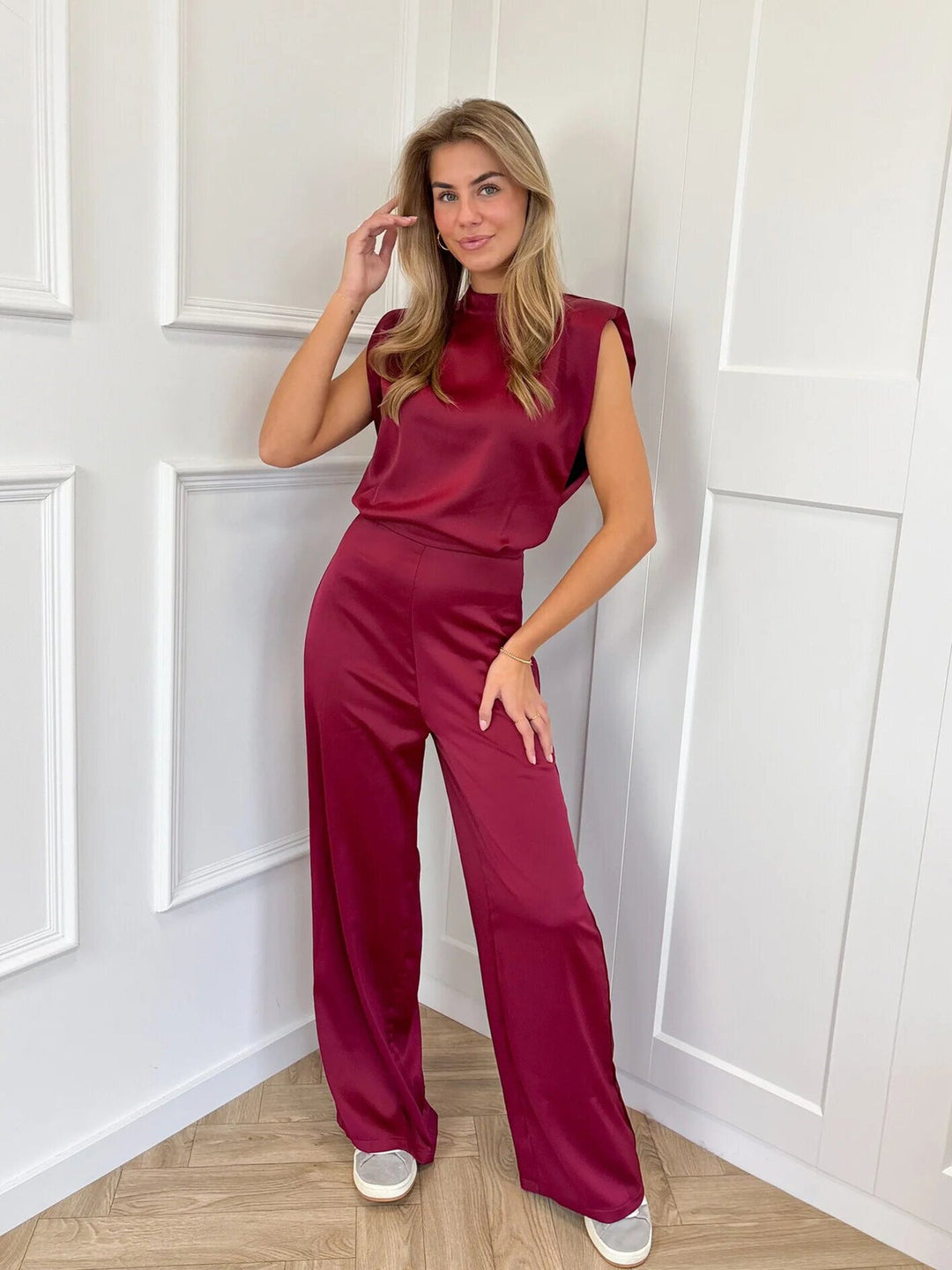 Women's comfortable mock neck sleeveless wide leg formal jumpsuit, perfect for elegant evening style.