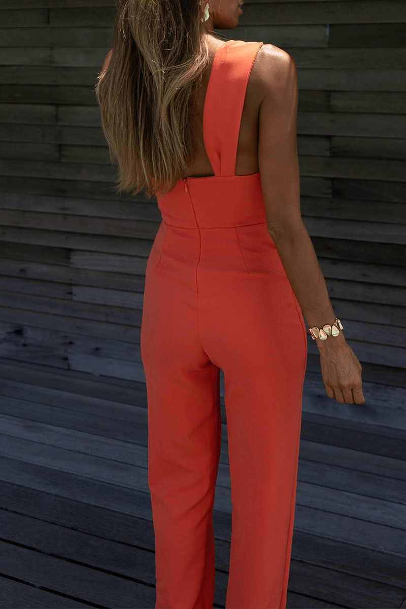 Versatile women's one-shoulder jumpsuit, an elegant and complete outfit for various occasions.