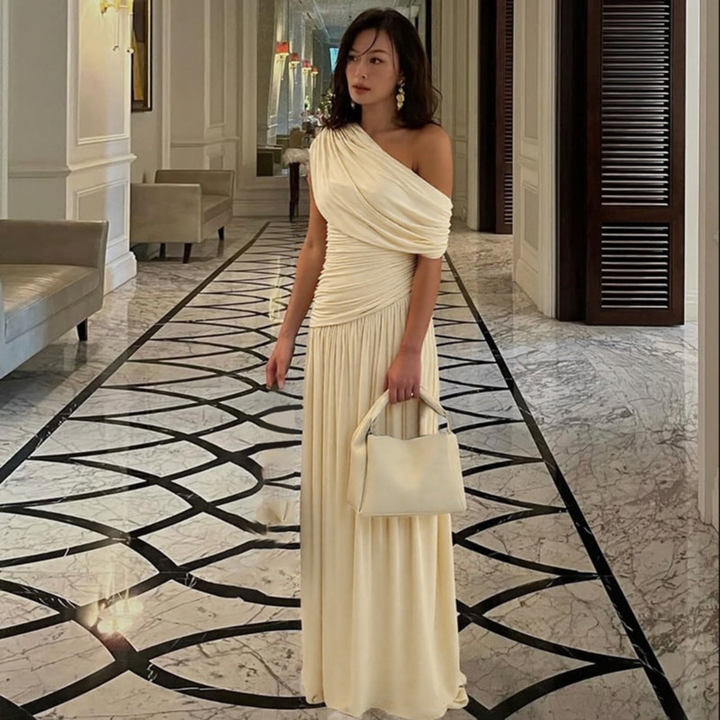 Chic women's one-shoulder formal maxi dress, ideal for evening events, parties, and wedding guest attire.