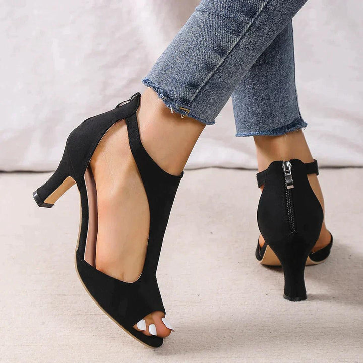 Stylish women's summer sandals, orthopedic with arch support for foot health & casual chic daily comfort.