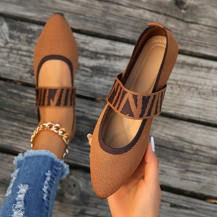 Chic ladies' patterned pointed-toe ballet flats, ideal for both casual and dressy outfits.