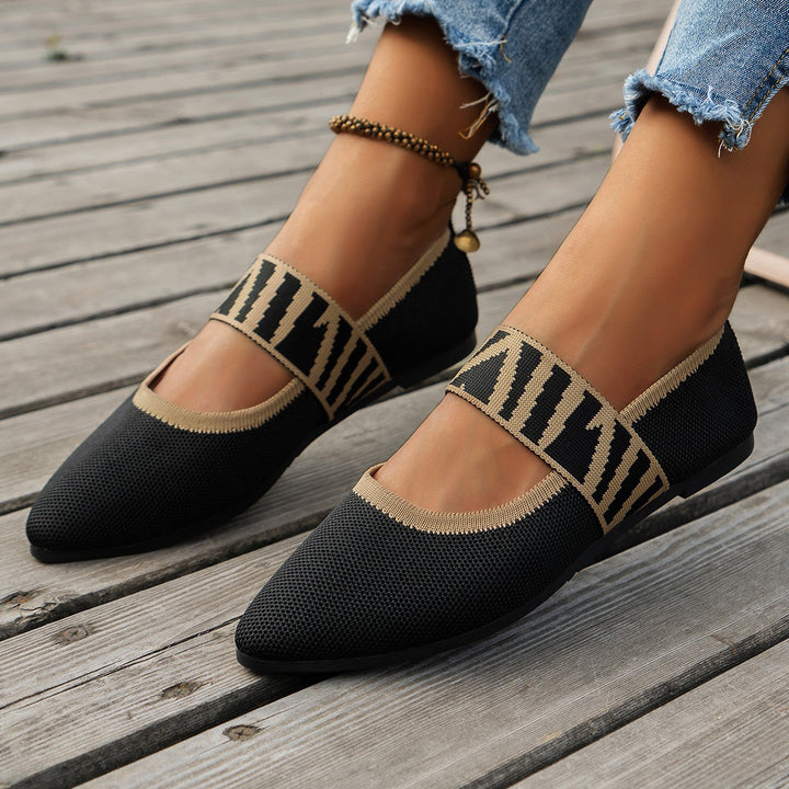 Versatile women's patterned ballet flats with elegant pointed toes, offering comfort and style.