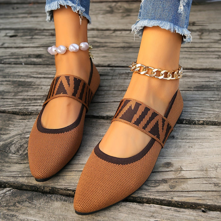 Stylish women's patterned ballet flats, a comfortable slip-on shoe with an elegant pointed toe for any occasion.