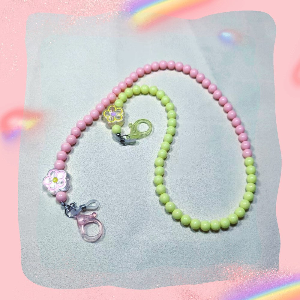 High-quality women's pearl & bead eyeglasses chain, durable and stylish accessory for spectacle holders.