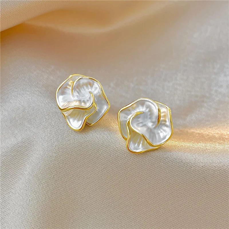 Beautiful pearl flower drop dangle earrings for women, an elegant accessory for any occasion.