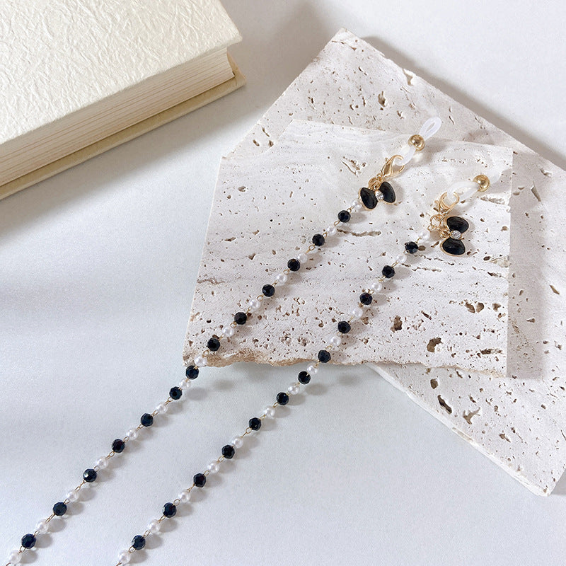 Luxurious pearl & flower drop earrings for women. Hypoallergenic fashion accessory, perfect for gifts.