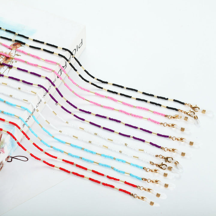 Lustrous pearl & gold accent chain necklace for women. A sophisticated and elegant jewelry piece.