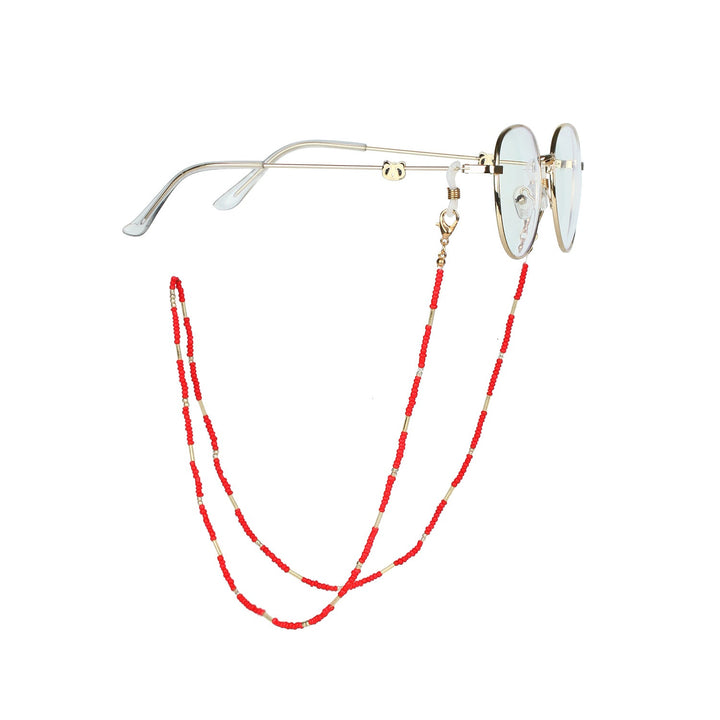 Classic women's gold chain necklace featuring elegant pearls. Timeless fashion accessory.