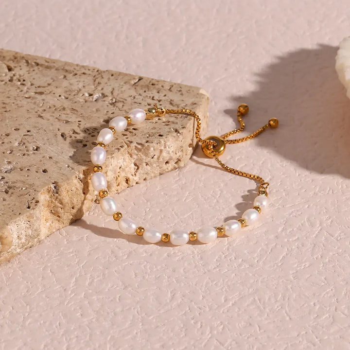 Stylish pearl & gold bracelet for women. A sophisticated accessory, perfect for any elegant outfit.