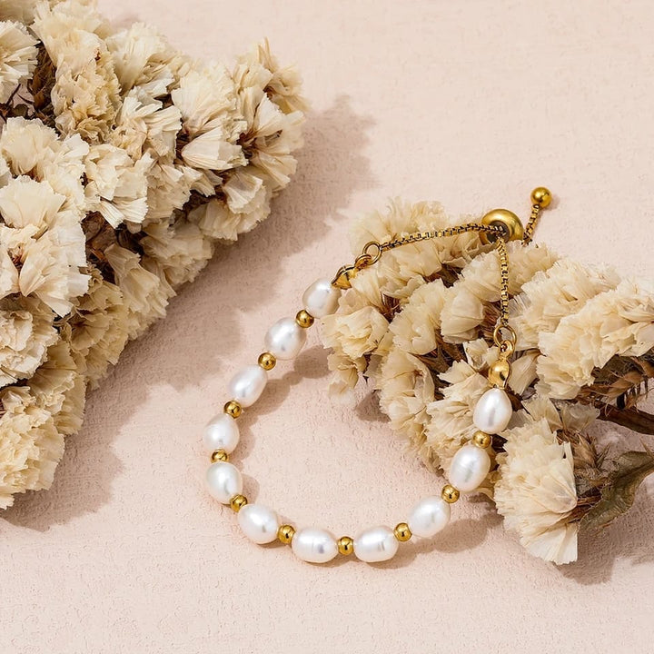 Luxurious women's pearl and gold bracelet. Exquisite jewelry, a perfect elegant gift for her.