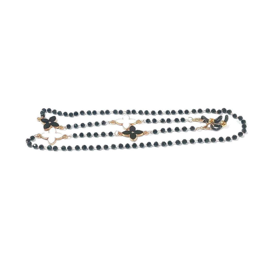 Beautiful white pearl necklace for women, adorned with charming floral pendants, suitable for any elegant outfit.