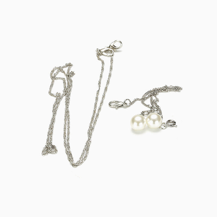 Refined women's pearl pendant necklace. Elegant silver & gold design, perfect fashion accessory for sophisticated style.