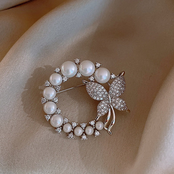 Chic women's butterfly brooch with pearls & rhinestones, an elegant accessory for any outfit.
