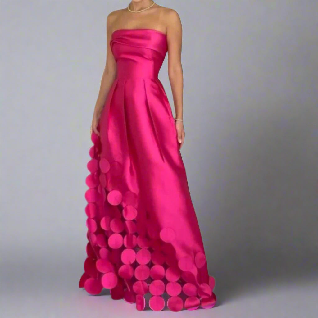 Women's formal long pink maxi dress, elegant and sleeveless. Ideal summer occasion wear for special events.