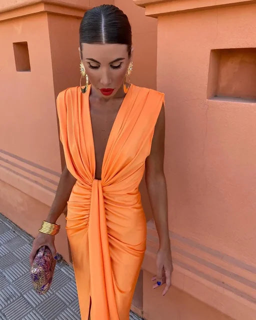 Elegant women's pleated maxi dress, a flowing & flattering design perfect for evening or formal summer occasions.