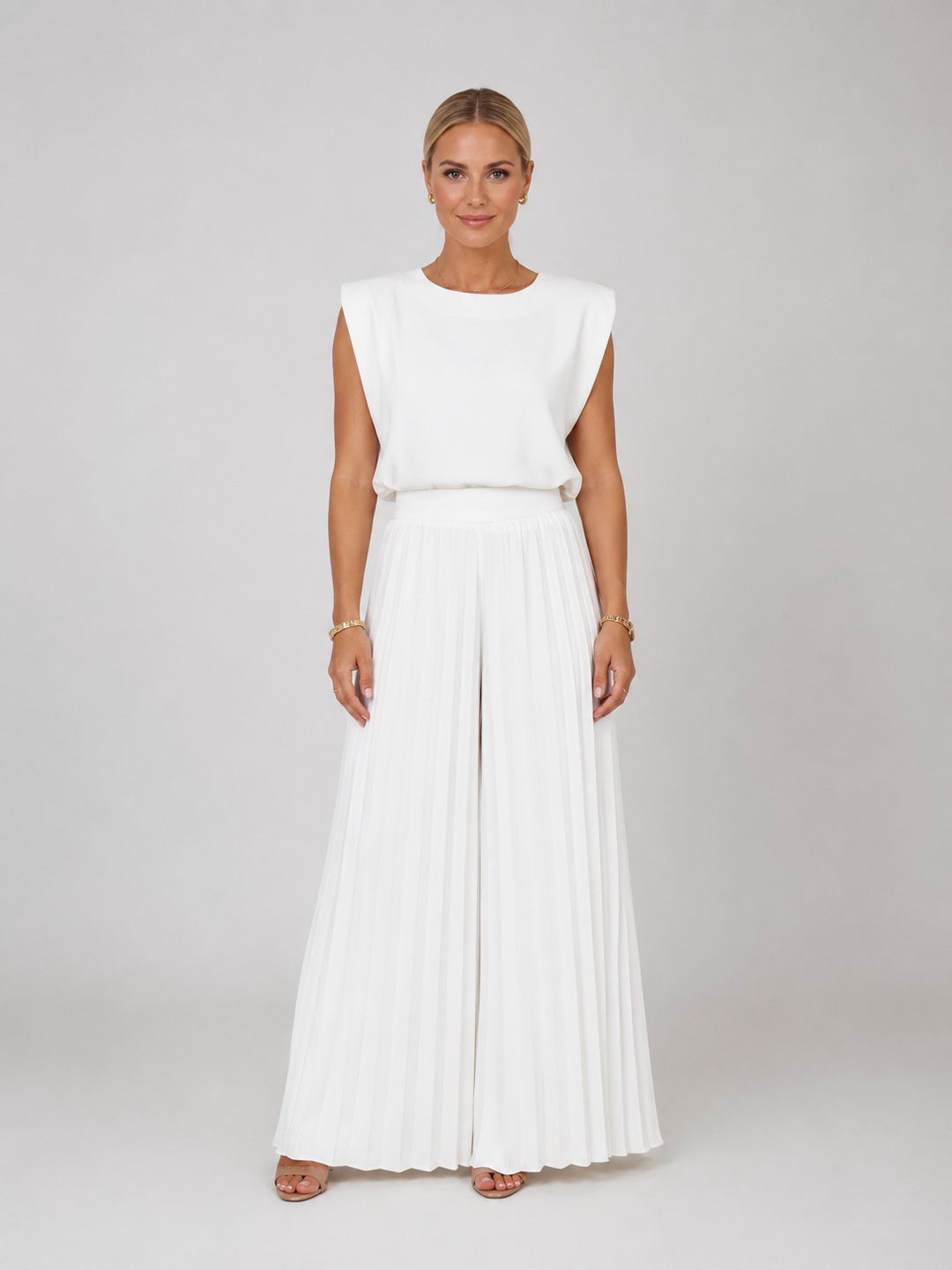 Elegant women's pleated wide-leg trouser two-piece set for a comfortable and stylish summer outfit.
