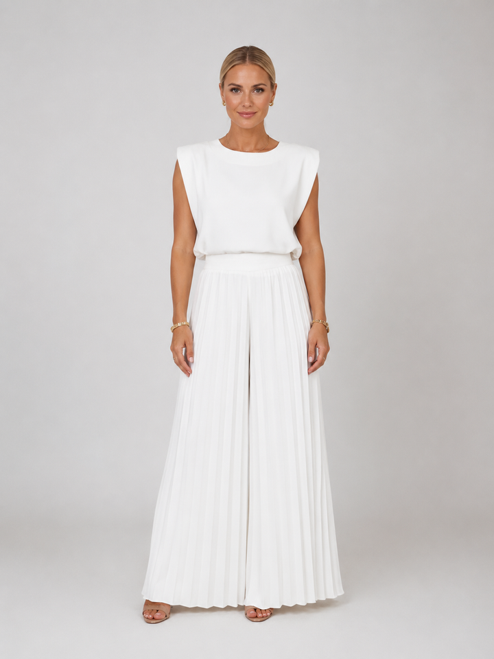 Elegant women's pleated wide-leg trouser two-piece set for a comfortable and stylish summer outfit.