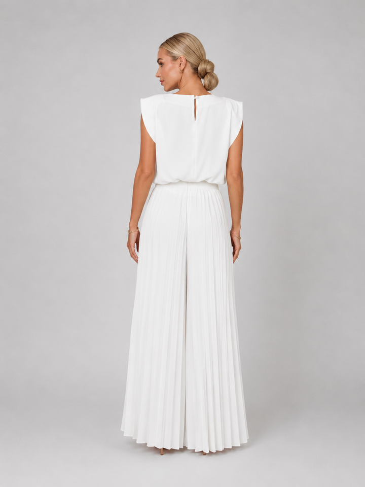 Stylish women's matching pleated wide-leg trouser set. An elegant two-piece outfit for women.
