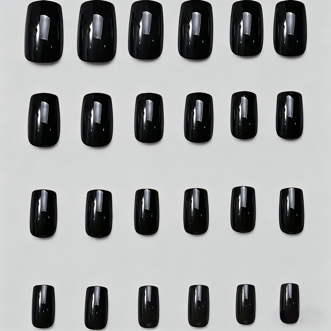 Elegant women's press-on nail set with glamorous design for instant manicure beauty.