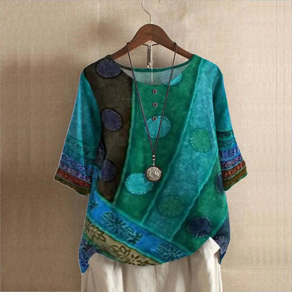 Elegant women's round-neck top, versatile and comfortable for everyday wear. Classic style for spring & summer.