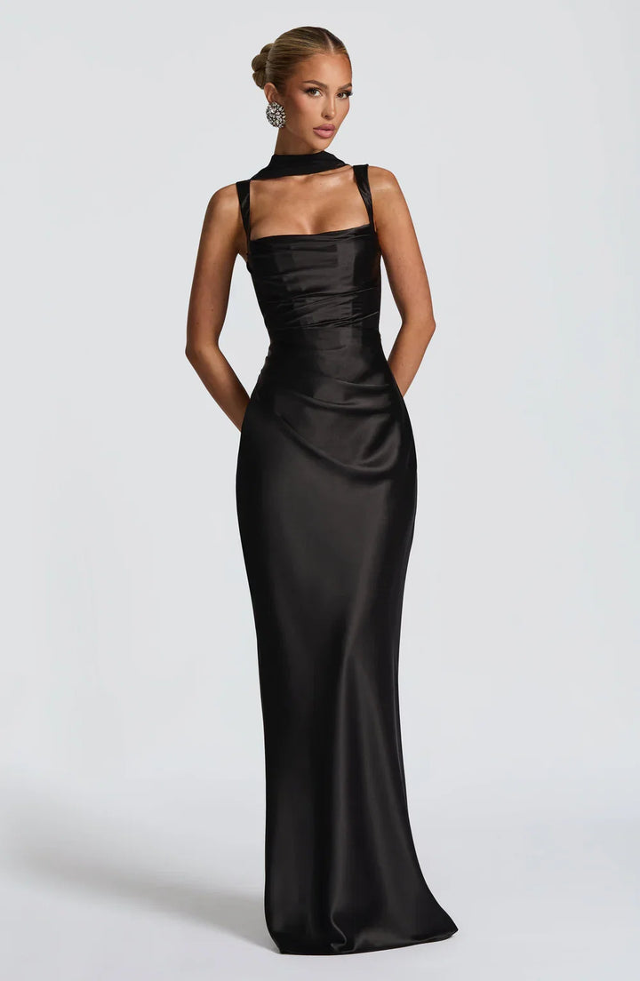 Stylish women's sleeveless maxi dress for summer. Elegant ruched waist design, ideal for casual or holiday wear.