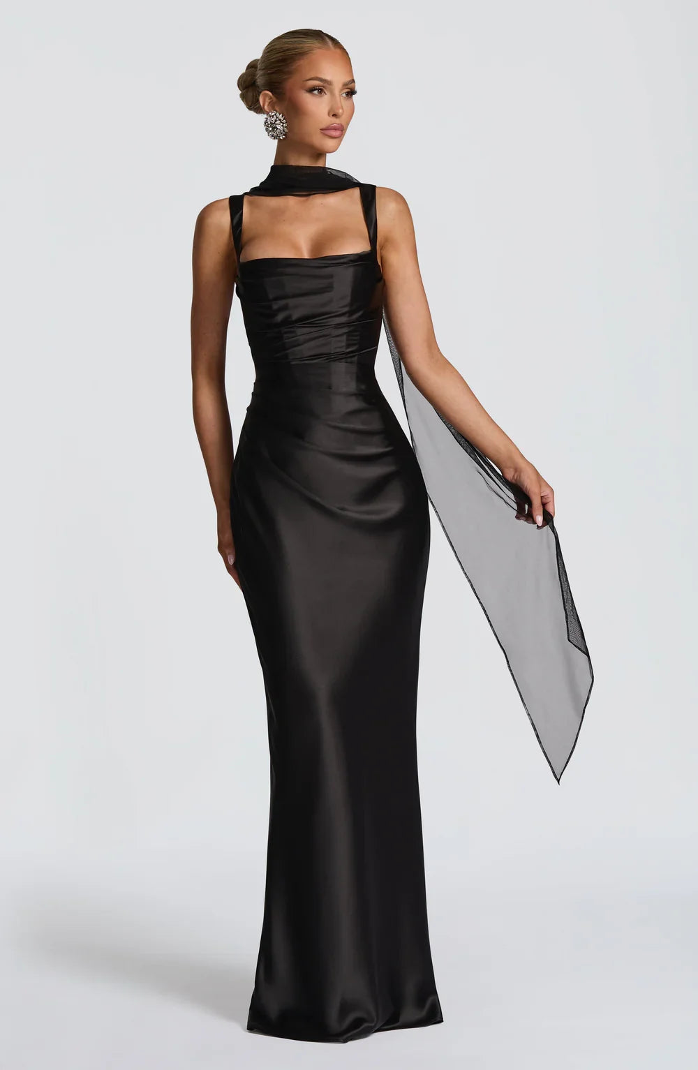 Chic women's summer dress: Elegant ruched waist maxi dress with a stylish lace-up back, perfect for holidays.