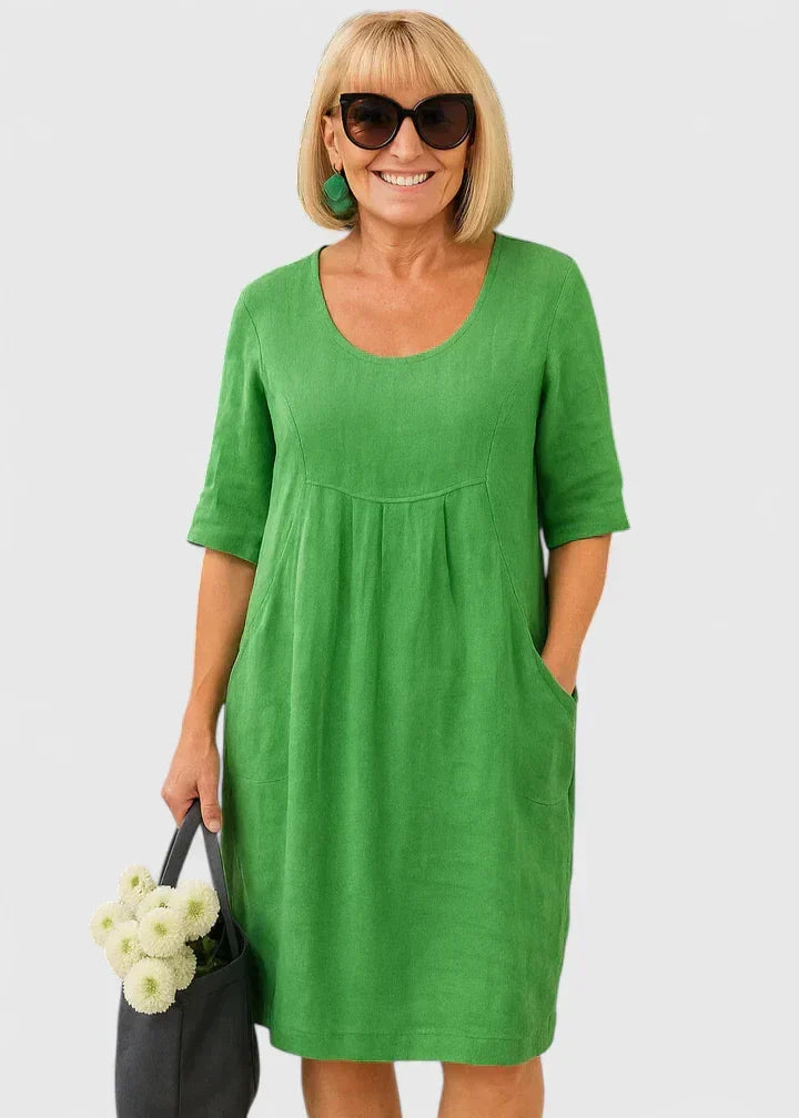 Elegant women's scoop neck dress, half sleeve, with practical pockets for everyday chic style.